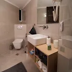 Апартаменты Downtown Cozy And Chic *