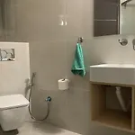 Апартаменты Downtown Cozy And Chic