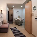 Downtown Cozy And Chic