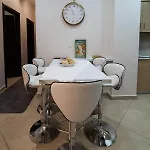 Апартаменты Downtown Cozy And Chic *