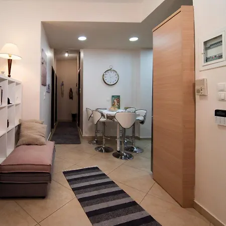 Downtown Cozy And Chic