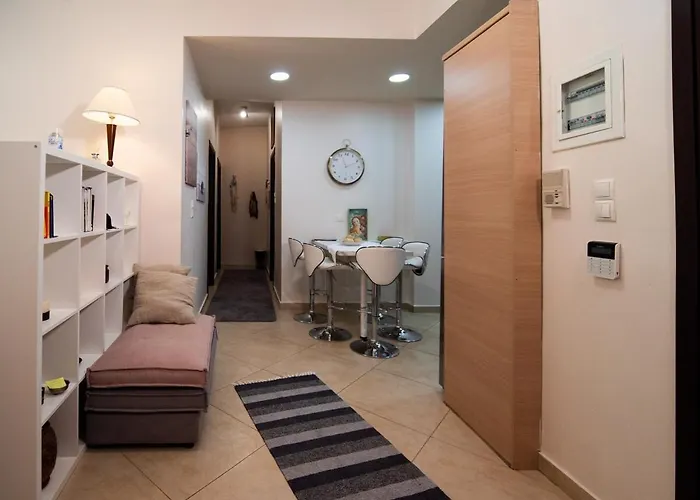 Downtown Cozy And Chic